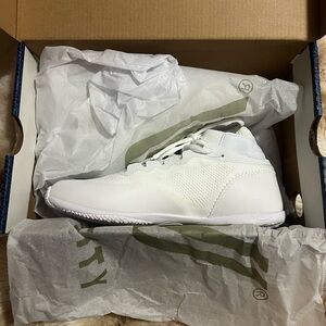 Varsity Aeros Elite high top cheer shoes